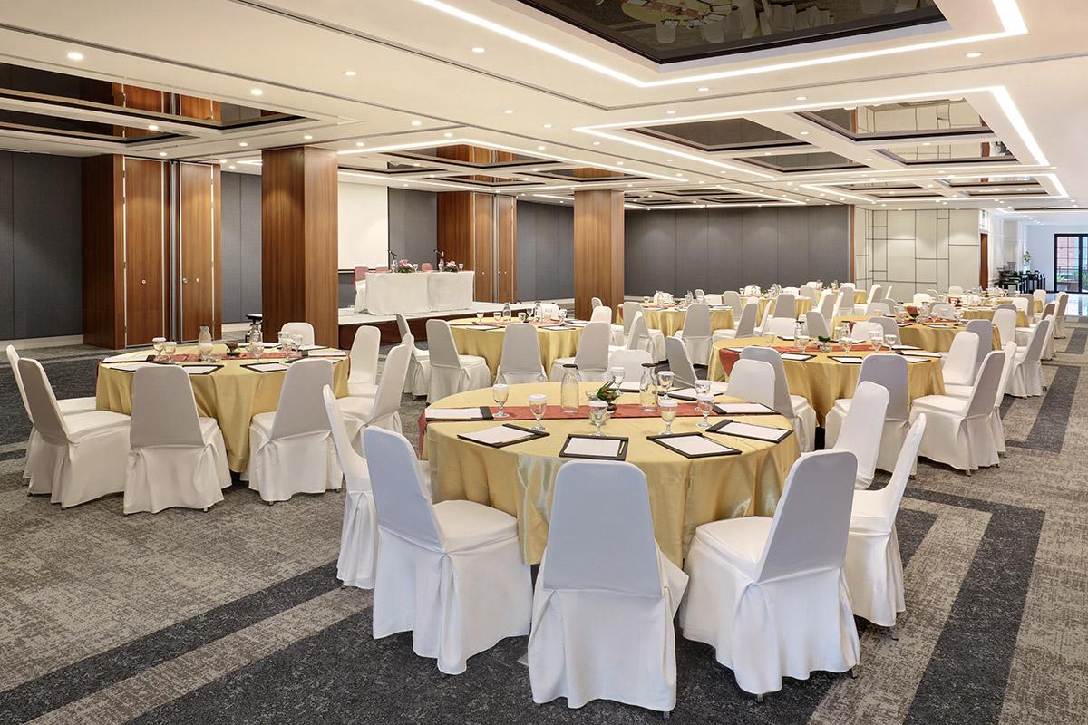 Mercure Jakarta Cikini Экстерьер фото